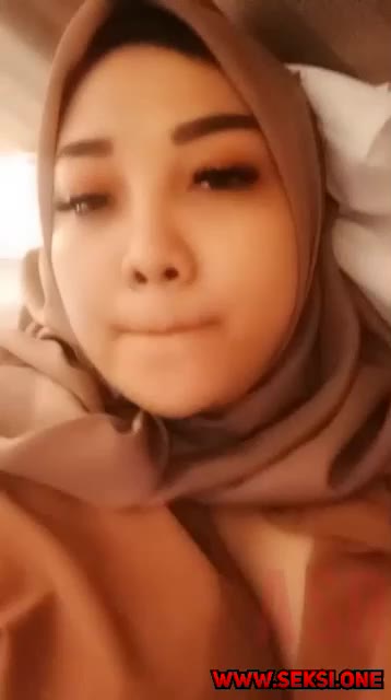 Bokep Indo Pns jilbab Muda Cantik Pamer Susu Gede