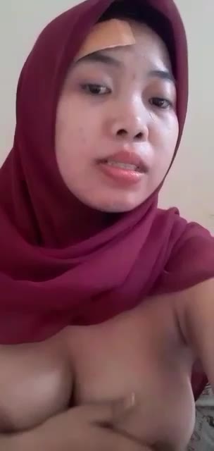 Bokep Indo ABG Jilbab Merah Suka Pamer Susu Gede